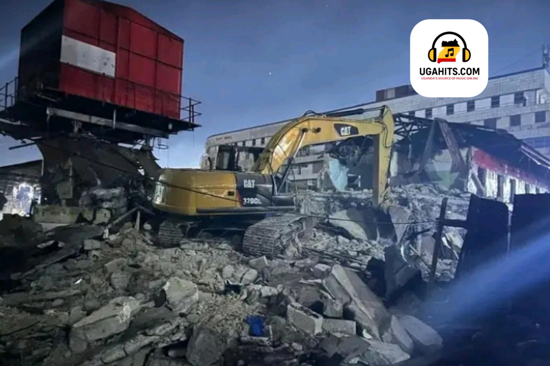 Kampala traders in shock as Owino market building was demolished overnight!